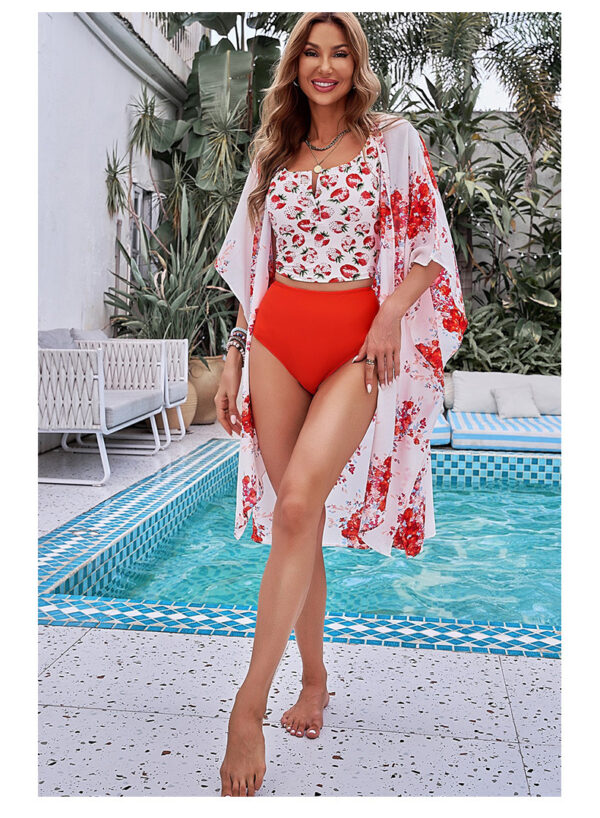 Split Swimsuits Are Popular For Women - Image 5