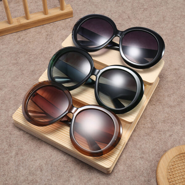 Stylish Round Large Frame Sunglasses