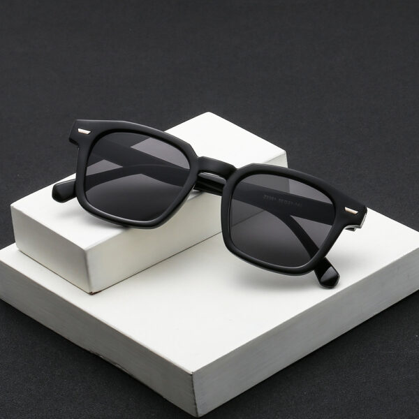 Irregular Net Red Ocean Film Sunglasses - Image 2