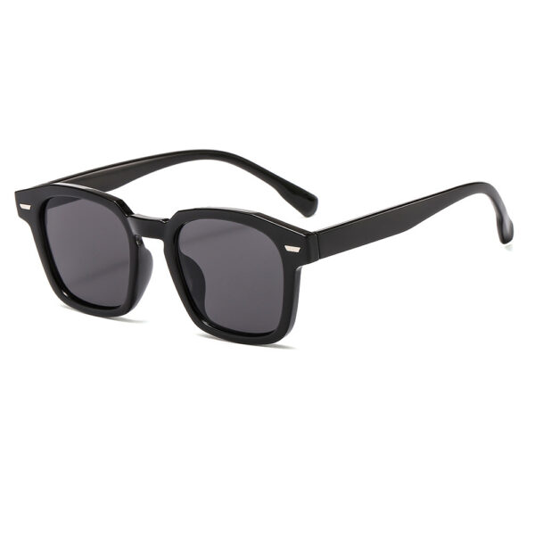 Irregular Net Red Ocean Film Sunglasses - Image 3