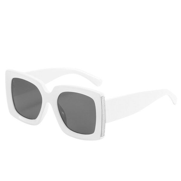 Trendy Large Frame Sunglasses - Image 5