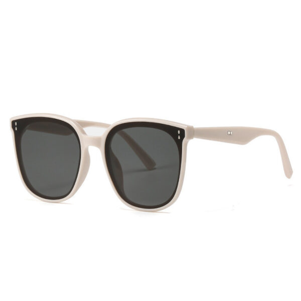 Casual and charming Sunglasses for men - Image 2