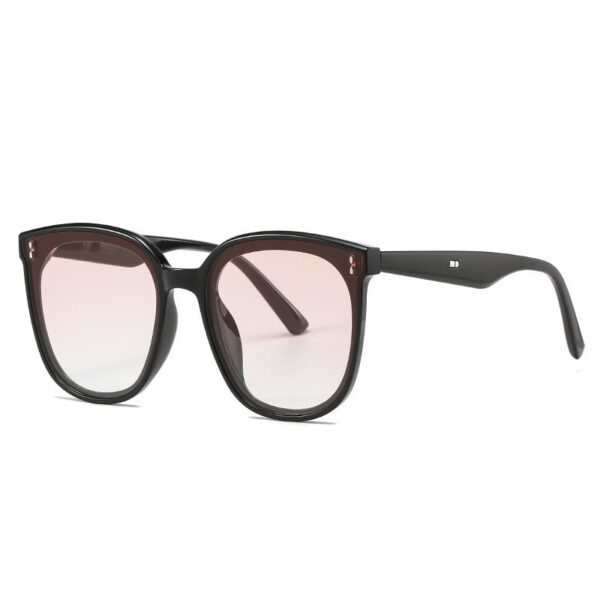 Casual and charming Sunglasses for men - Image 3