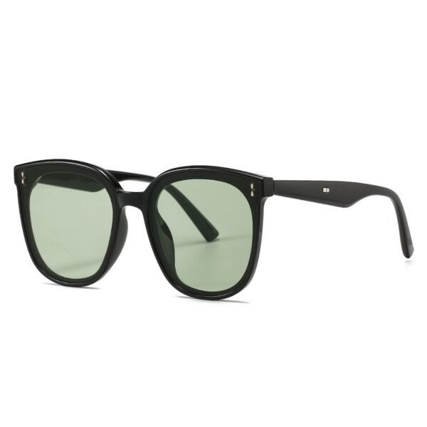 Casual and charming Sunglasses for men - Image 10
